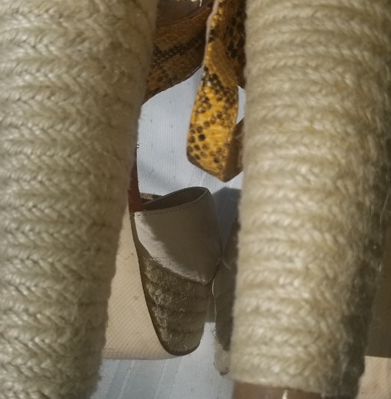 *PREOWNED* Aldo Platform Multi-Color Block Heels - Picture 5 of 6